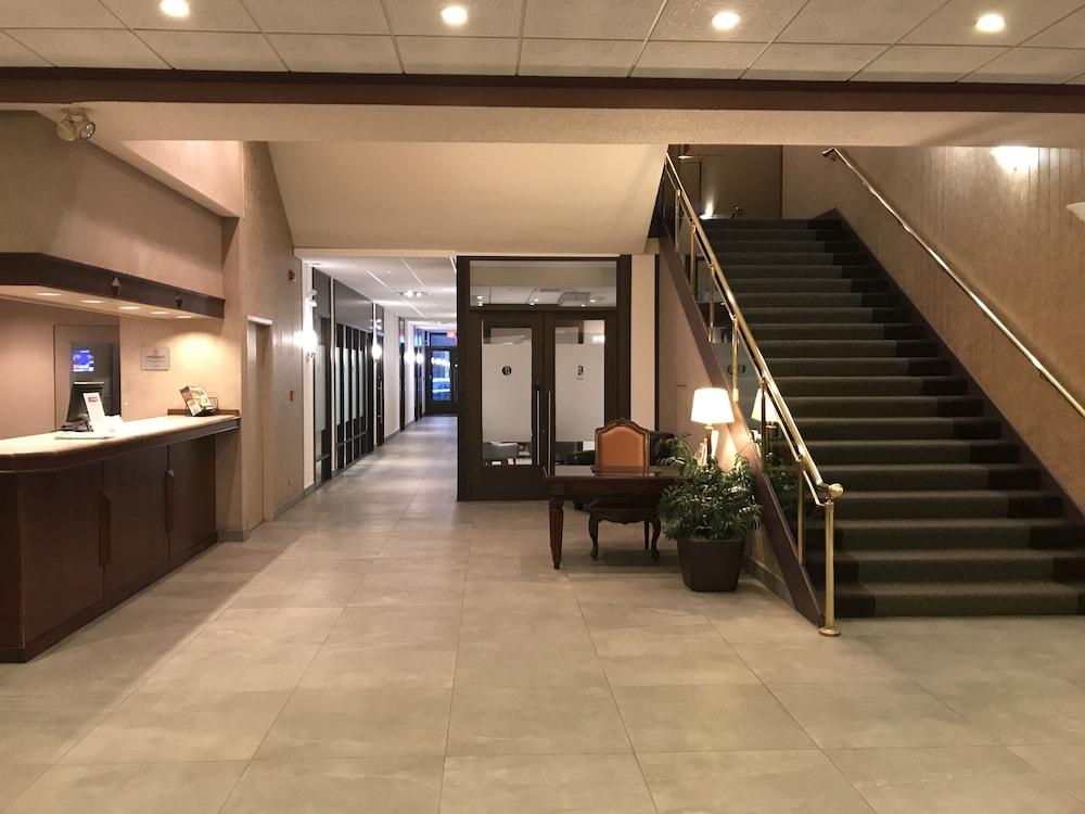Hotel Ramada Plaza By Wyndham Downtown Calgary