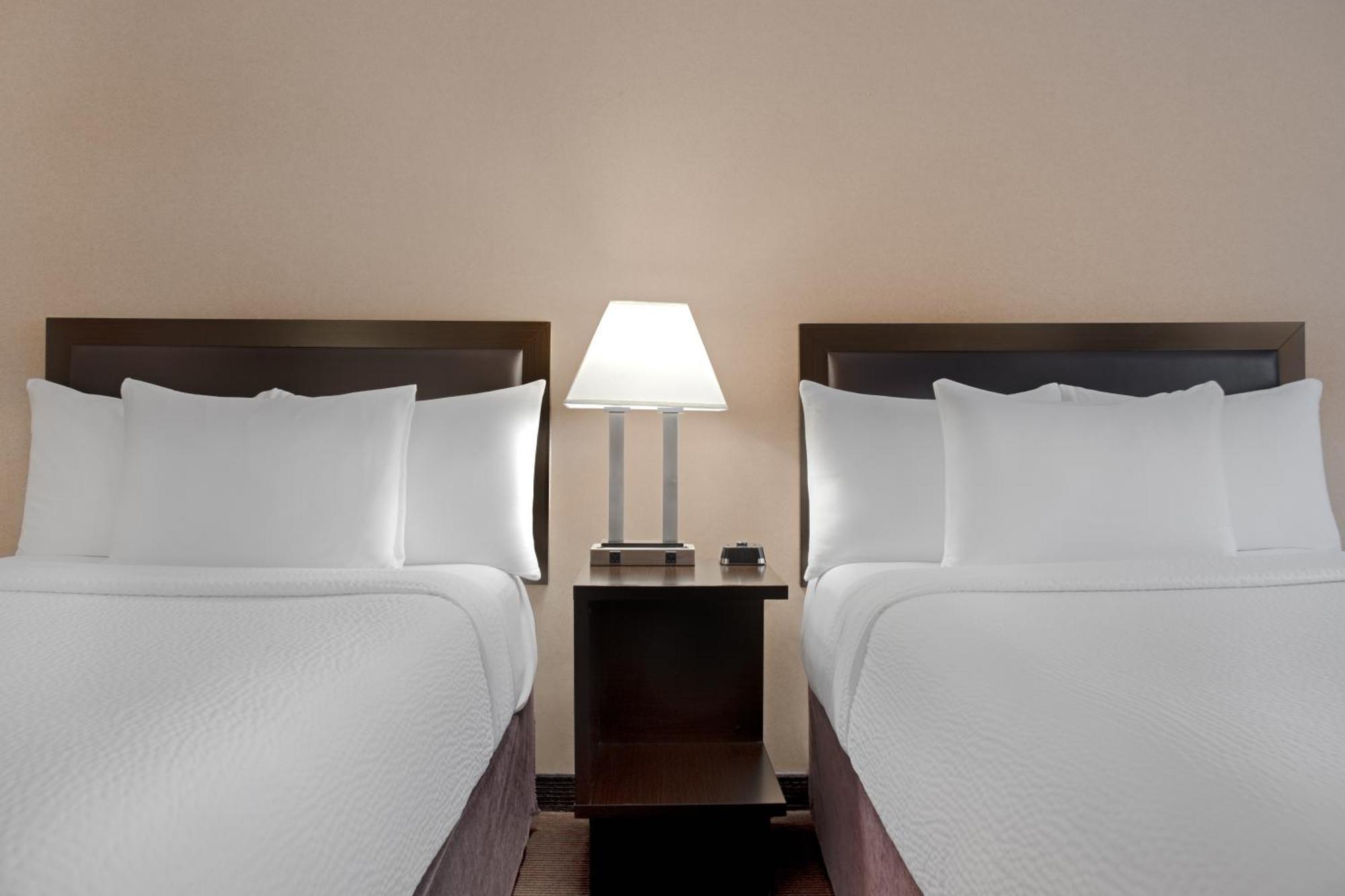 Ramada Plaza By Wyndham Downtown Hotel Calgary