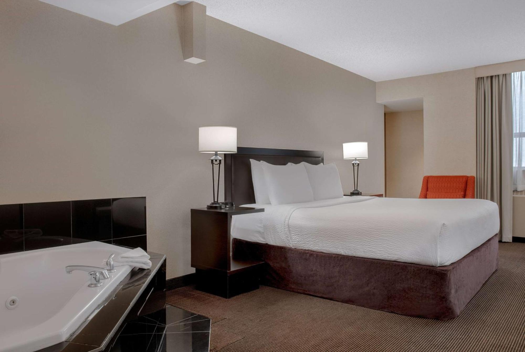 Ramada Plaza By Wyndham Downtown Calgary