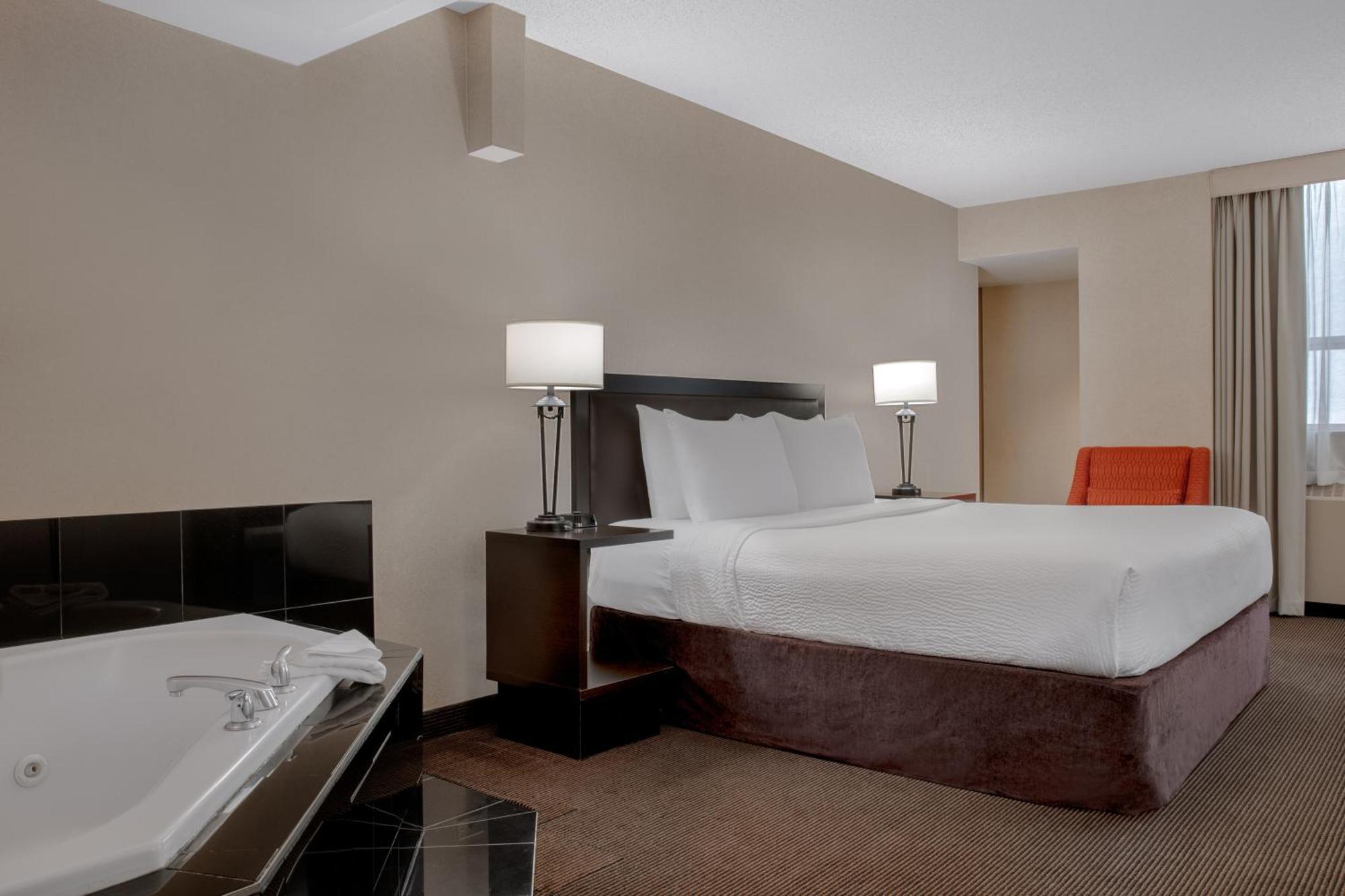Ramada Plaza By Wyndham Downtown Hotel