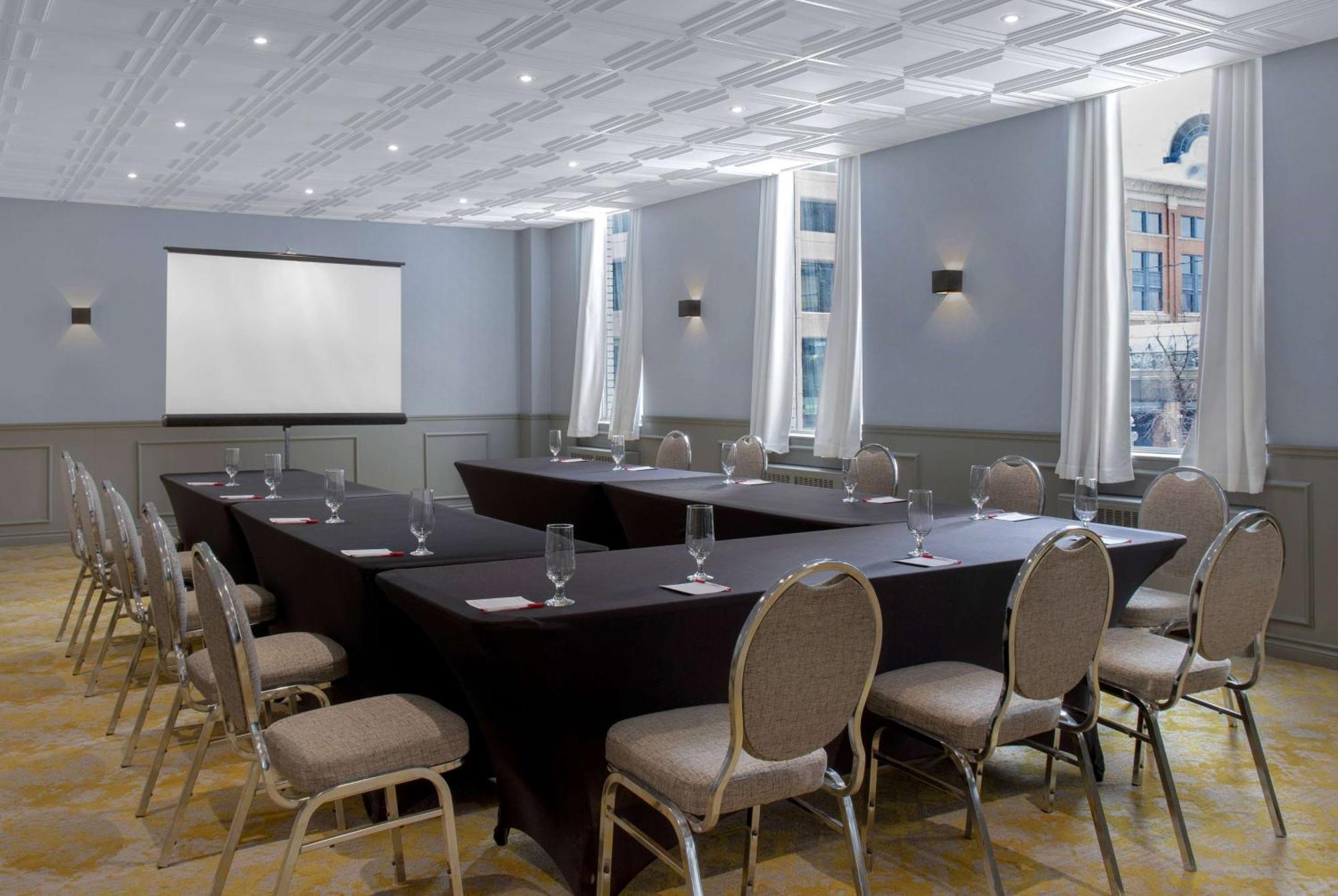 Ramada Plaza By Wyndham Downtown Calgary