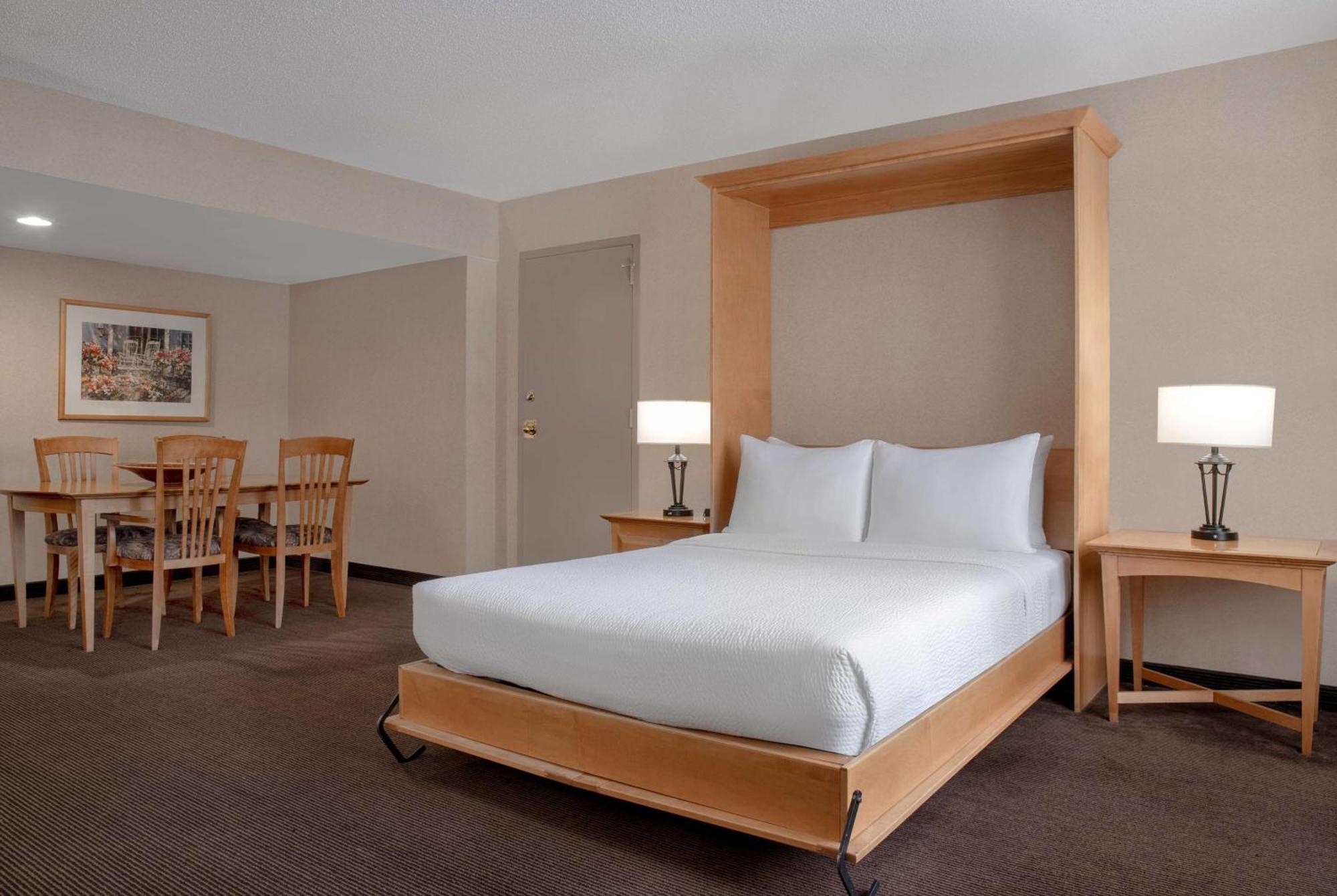 Ramada Plaza By Wyndham Downtown