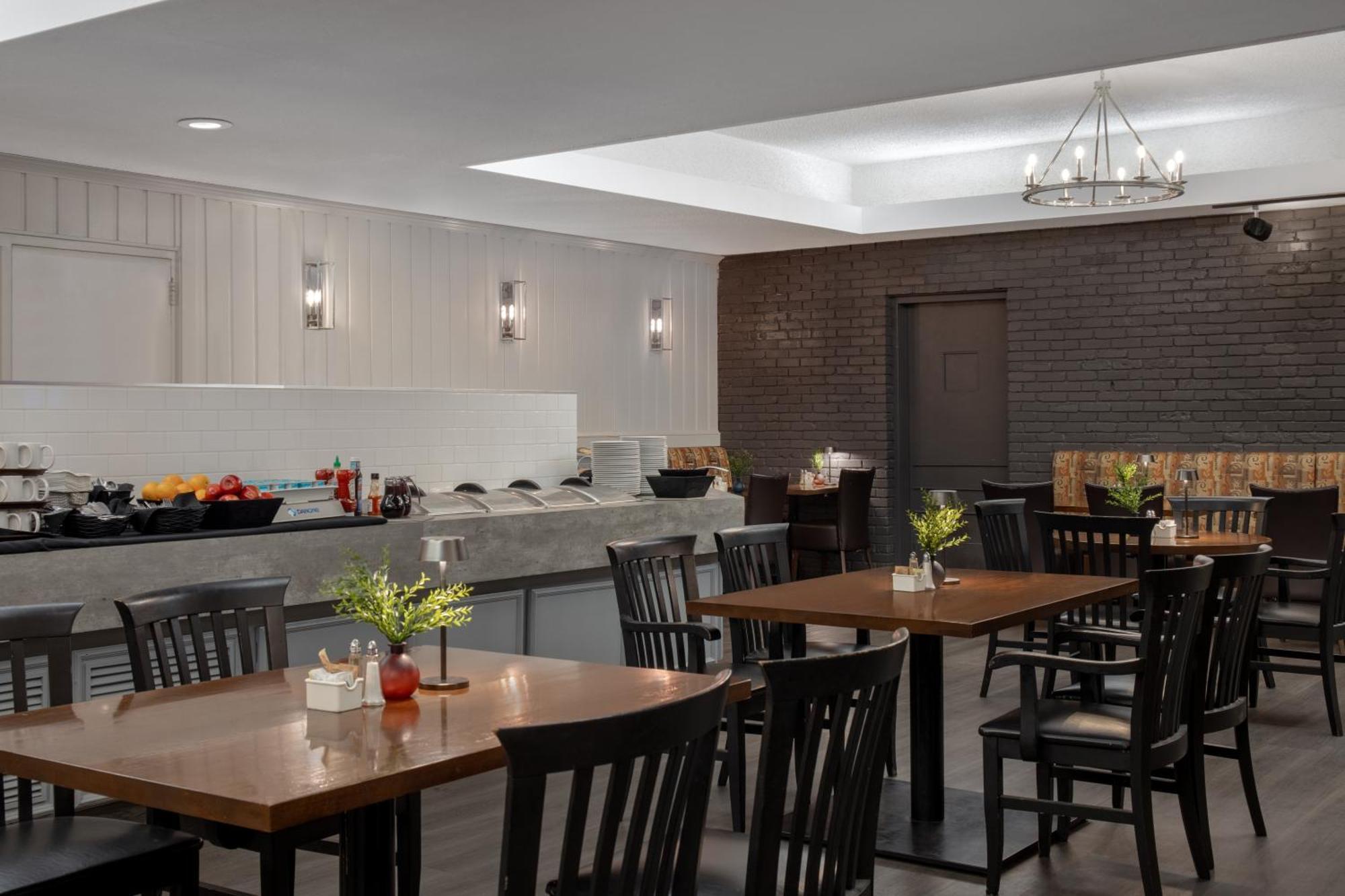Ramada Plaza By Wyndham Downtown Hotel Calgary