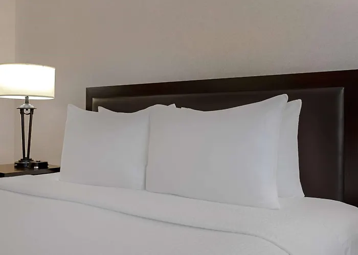 Ramada Plaza By Wyndham Calgary Downtown