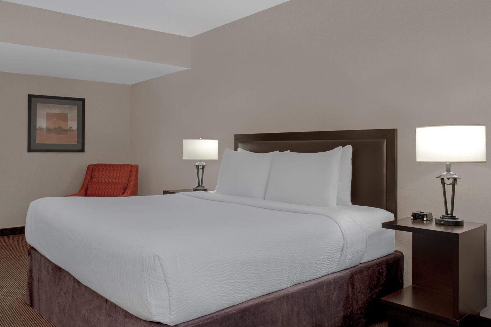Ramada Plaza By Wyndham Downtown Hotel 3*
