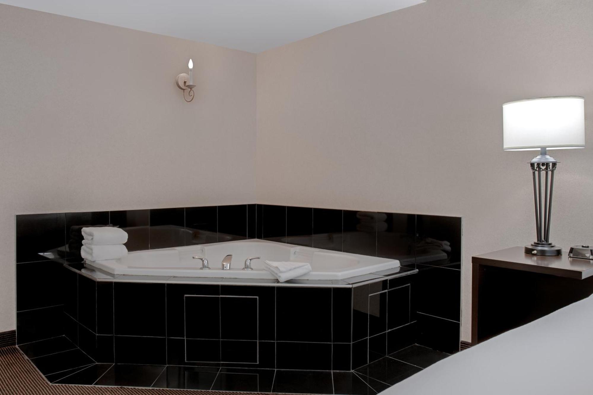 Hotel Ramada Plaza By Wyndham Downtown Calgary