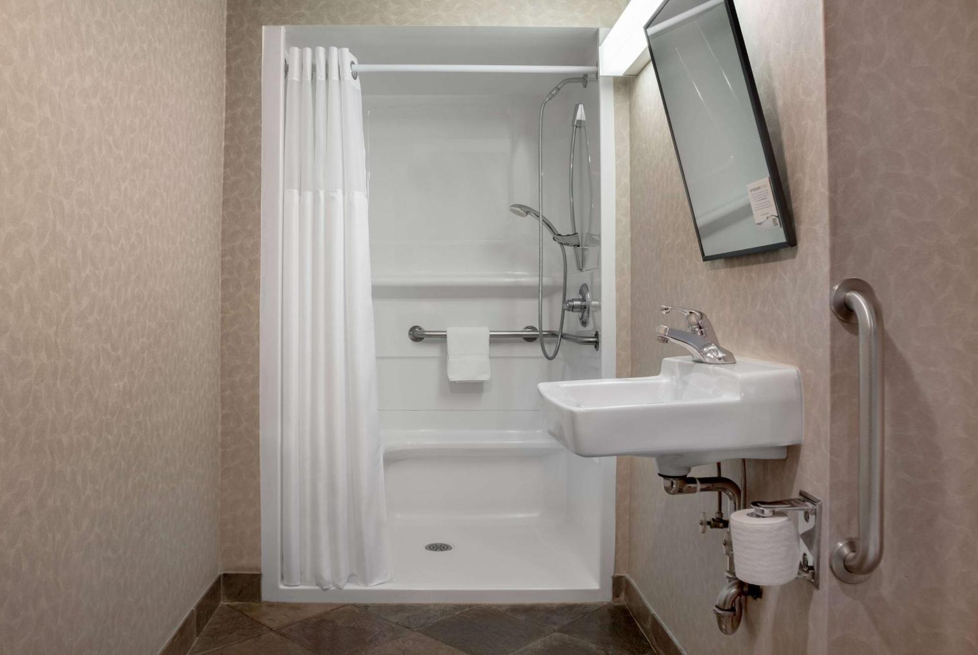 Ramada Plaza By Wyndham Downtown Hotel Calgary