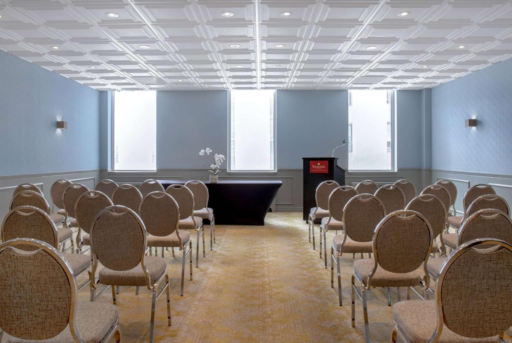 Ramada Plaza By Wyndham Downtown 3* Calgary