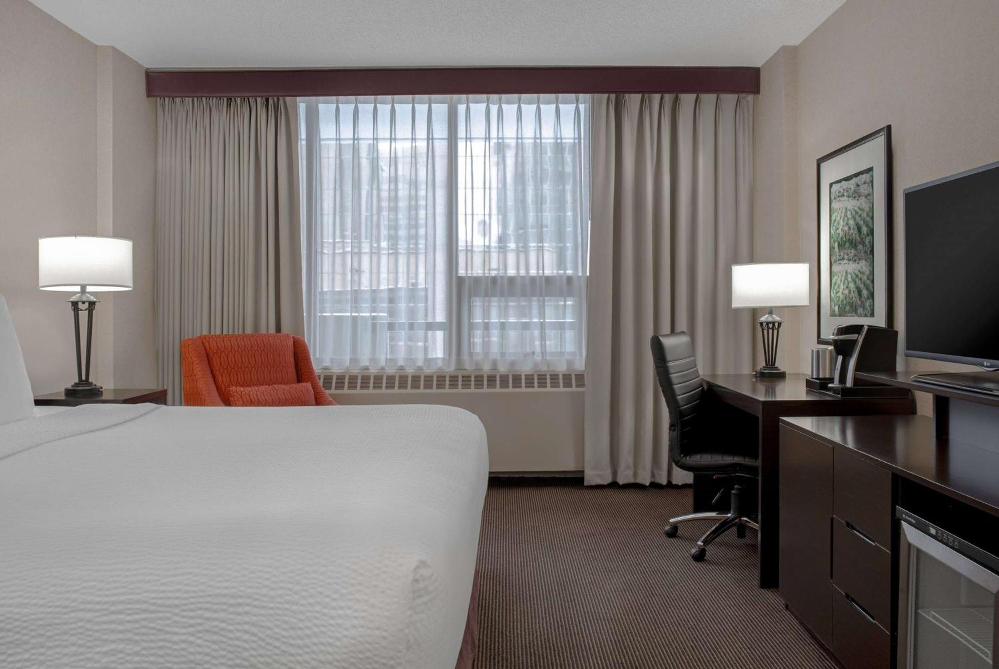Ramada Plaza By Wyndham Downtown Calgary