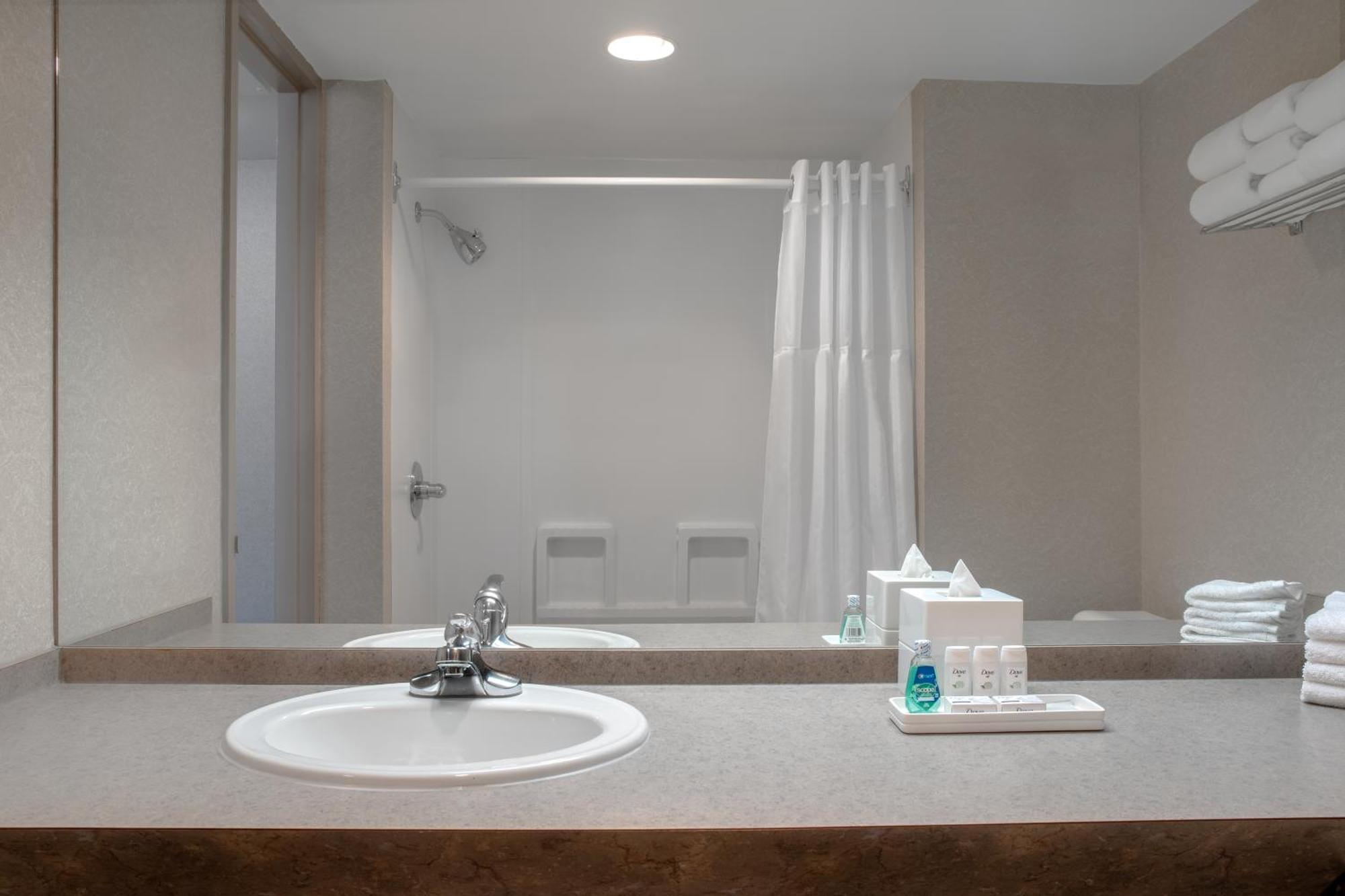 Hotel Ramada Plaza By Wyndham Downtown Calgary