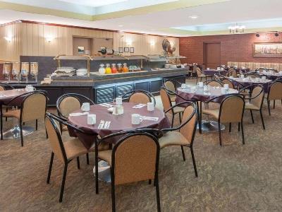 Hotel Ramada Plaza By Wyndham Downtown Calgary